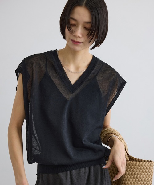 SALON adam et rope'（サロン アダム エ ロペ）の「コットンリネンシアーVネックベスト（ベスト・レディース・ブラック/オレンジ系その他/ベージュ・FREE）」の9枚目の写真