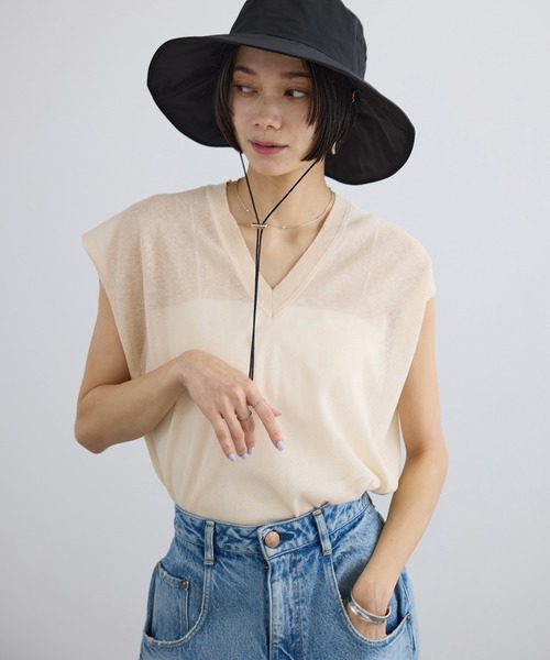 SALON adam et rope'（サロン アダム エ ロペ）の「コットンリネンシアーVネックベスト（ベスト・レディース・ブラック/オレンジ系その他/ベージュ・FREE）」の12枚目の写真