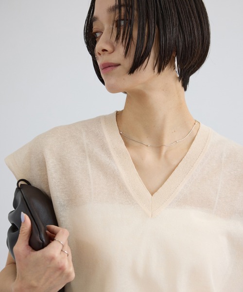 SALON adam et rope'（サロン アダム エ ロペ）の「コットンリネンシアーVネックベスト（ベスト・レディース・ブラック/オレンジ系その他/ベージュ・FREE）」の13枚目の写真