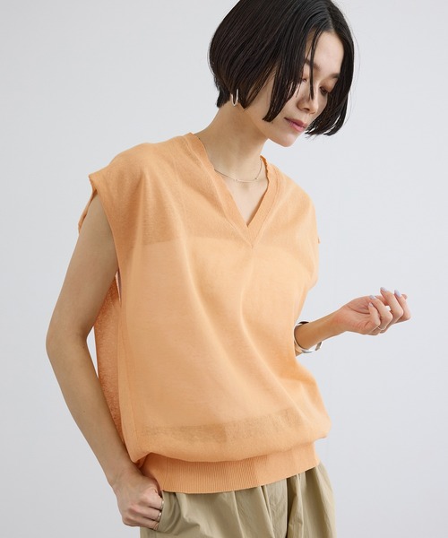 SALON adam et rope'（サロン アダム エ ロペ）の「コットンリネンシアーVネックベスト（ベスト・レディース・ブラック/オレンジ系その他/ベージュ・FREE）」の15枚目の写真