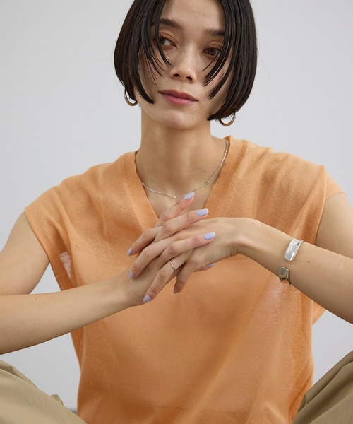 SALON adam et rope'（サロン アダム エ ロペ）の「コットンリネンシアーVネックベスト（ベスト・レディース・ブラック/オレンジ系その他/ベージュ・FREE）」の17枚目の写真