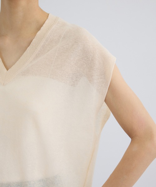 SALON adam et rope'（サロン アダム エ ロペ）の「コットンリネンシアーVネックベスト（ベスト・レディース・ブラック/オレンジ系その他/ベージュ・FREE）」の22枚目の写真