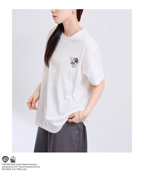 Tom&Jerry(トムアンドジェリー)の「【TOM&JERRY/トムアンドジェリー 】ラインストーン バックデザイン クルーネック 半袖Tシャツ(Tシャツ/カットソー・メンズ・オフホワイト/スミクロ・S/M/L/XL)」の3枚目の写真