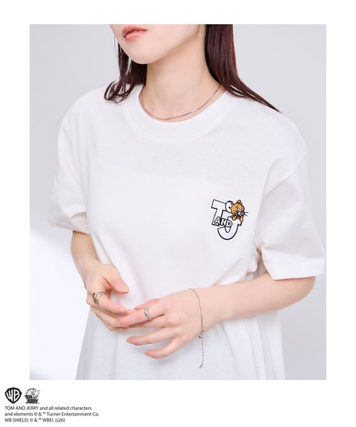Tom&Jerry(トムアンドジェリー)の「【TOM&JERRY/トムアンドジェリー 】ラインストーン バックデザイン クルーネック 半袖Tシャツ(Tシャツ/カットソー・メンズ・オフホワイト/スミクロ・S/M/L/XL)」の4枚目の写真