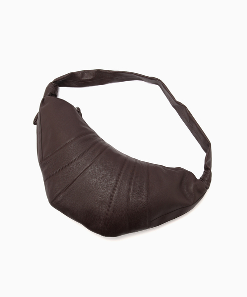 EDIFICE（エディフィス）の「LEMAIRE（ルメール） LARGE CROISSANT BAG（ショルダーバッグ・メンズ・ブラウン/チョコ・FREE）」の2枚目の写真