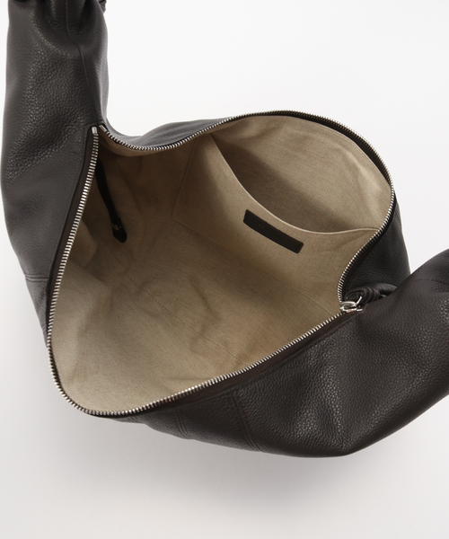 EDIFICE（エディフィス）の「LEMAIRE（ルメール） LARGE CROISSANT BAG（ショルダーバッグ・メンズ・ブラウン/チョコ・FREE）」の6枚目の写真