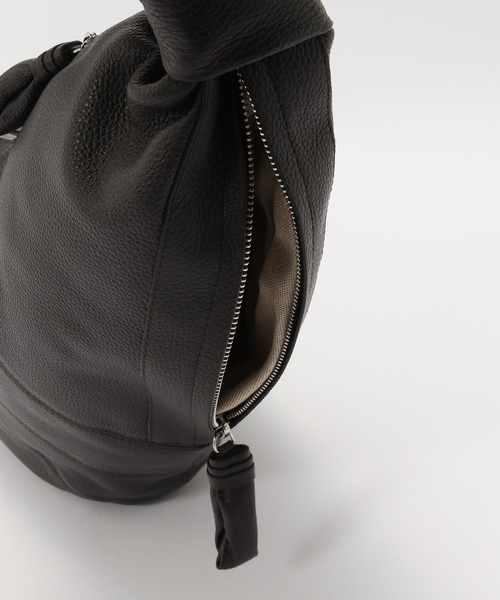 EDIFICE（エディフィス）の「LEMAIRE（ルメール） LARGE CROISSANT BAG（ショルダーバッグ・メンズ・ブラウン/チョコ・FREE）」の8枚目の写真