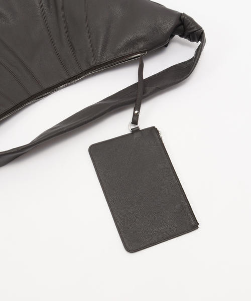 EDIFICE（エディフィス）の「LEMAIRE（ルメール） LARGE CROISSANT BAG（ショルダーバッグ・メンズ・ブラウン/チョコ・FREE）」の9枚目の写真