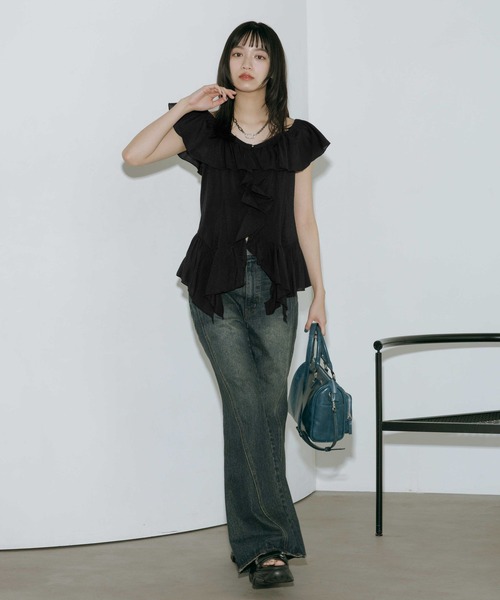 PAGEBOY(ページボーイ)の「フリルイレヘムブラウス(シャツ/ブラウス・レディース・ブラック/オフホワイト・FREE)」の4枚目の写真