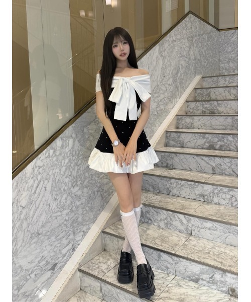 パールビジューオフショルフリルニットミニワンピース（ワンピース