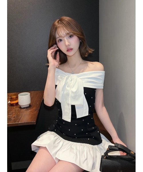 パールビジューオフショルフリルニットミニワンピース（ワンピース