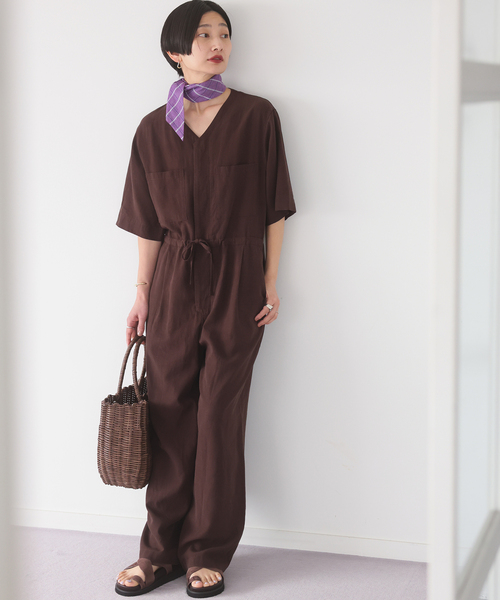 JOURNAL STANDARD relume（ジャーナルスタンダード　レリューム）の「Vネックオールインワン（つなぎ/オールインワン・レディース・ブラウン/ネイビー・38/36）」の3枚目の写真