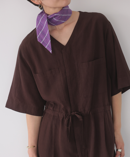 JOURNAL STANDARD relume（ジャーナルスタンダード　レリューム）の「Vネックオールインワン（つなぎ/オールインワン・レディース・ブラウン/ネイビー・38/36）」の5枚目の写真