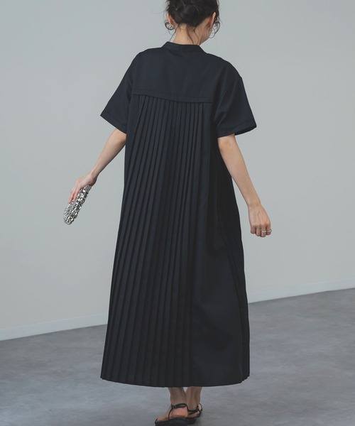 refinedworks(リファインドワークス)の「【refinedworks】麻混 半袖 プリーツ ワンピース(ワンピース・レディース・ブラック/グレー・FREE)」の1枚目の写真