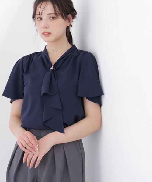 PROPORTION BODY DRESSING(プロポーションボディドレッシング)の「チェーン付きフリルタイブラウス / 1216110501(シャツ/ブラウス・レディース・グレー/ホワイト/ネイビー・MEDIUM/SMALL)」の3枚目の写真