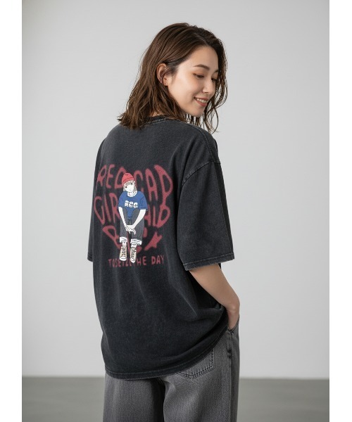 Red Cap Girl(レッドキャプガール)の「【RED CAP GIRL/レッドキャップガール】【ヴィンテージ風 スノーウォッシュ加工でこなれた雰囲気に】 プリントTシャツ 古着風 ストリート y2k メンズライク(Tシャツ/カットソー・メンズ・ブラック系その他/ブラウン系その他/ブラック系その他2/ピンク系その他2・LARGE/MEDIUM)」の1枚目の写真