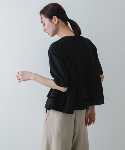 SENSE OF PLACE by URBAN RESEARCH(センスオブプレイスバイアーバンリサーチ)の「フリルペプラムブラウス(シャツ/ブラウス・レディース・オフホワイト/ブラック/ライトブルー・ONE)」の4枚目の写真