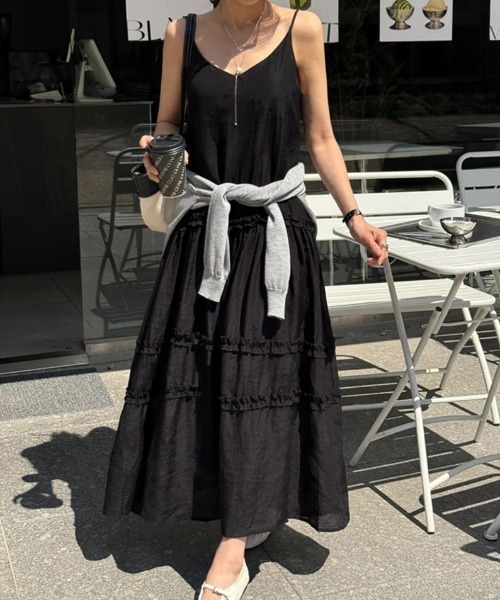 AMAJI(アマジ)の「フリル キャミソール ワンピース(ワンピース・レディース・ホワイト/ブラック・FREE)」の2枚目の写真