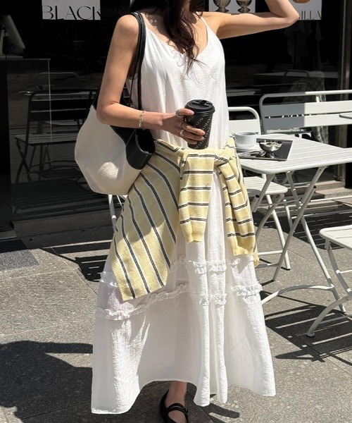AMAJI(アマジ)の「フリル キャミソール ワンピース(ワンピース・レディース・ホワイト/ブラック・FREE)」の3枚目の写真