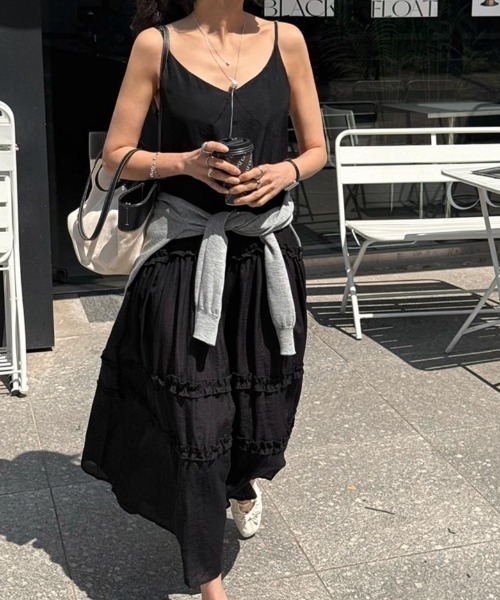 AMAJI(アマジ)の「フリル キャミソール ワンピース(ワンピース・レディース・ホワイト/ブラック・FREE)」の6枚目の写真