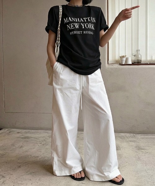 COCOMOMO(ココモモ)の「一枚でこなれる。抜け感たっぷりアソートロゴTシャツ ロゴTシャツ オーバーサイズTシャツ ロゴ Tシャツ 半袖 オーバーサイズ トップス カットソー ロゴT 春服 夏服(Tシャツ/カットソー・レディース・ホワイト/グレー/ブラック・FREE)」の8枚目の写真