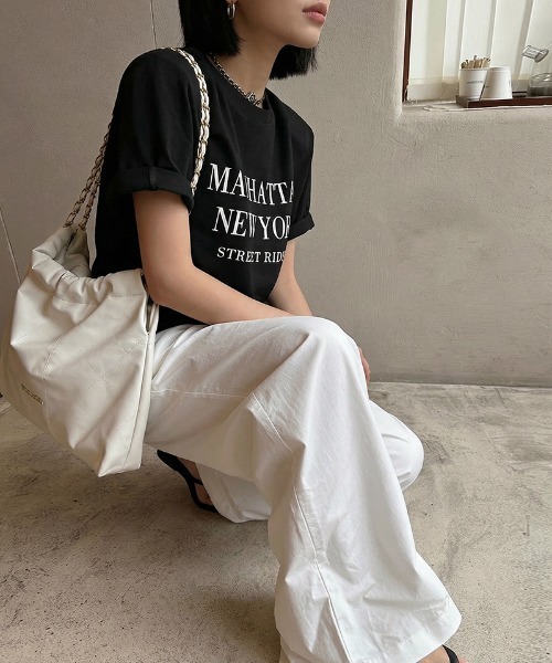 COCOMOMO(ココモモ)の「一枚でこなれる。抜け感たっぷりアソートロゴTシャツ ロゴTシャツ オーバーサイズTシャツ ロゴ Tシャツ 半袖 オーバーサイズ トップス カットソー ロゴT 春服 夏服(Tシャツ/カットソー・レディース・ホワイト/グレー/ブラック・FREE)」の7枚目の写真