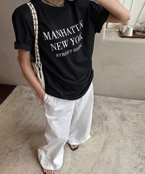COCOMOMO(ココモモ)の「一枚でこなれる。抜け感たっぷりアソートロゴTシャツ ロゴTシャツ オーバーサイズTシャツ ロゴ Tシャツ 半袖 オーバーサイズ トップス カットソー ロゴT 春服 夏服(Tシャツ/カットソー・レディース・ホワイト/グレー/ブラック・FREE)」の6枚目の写真