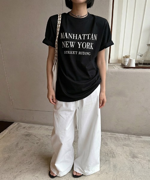 COCOMOMO(ココモモ)の「一枚でこなれる。抜け感たっぷりアソートロゴTシャツ ロゴTシャツ オーバーサイズTシャツ ロゴ Tシャツ 半袖 オーバーサイズ トップス カットソー ロゴT 春服 夏服(Tシャツ/カットソー・レディース・ホワイト/グレー/ブラック・FREE)」の9枚目の写真