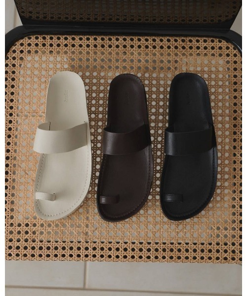 anuke(アンヌーク)の「Ecoleather Belt Sandals 62611006(サンダル・レディース・オフホワイト/ブラック・37/38/36)」の3枚目の写真
