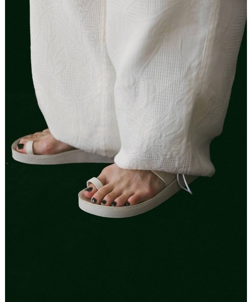 anuke(アンヌーク)の「Ecoleather Belt Sandals 62611006(サンダル・レディース・オフホワイト/ブラック・37/38/36)」の7枚目の写真