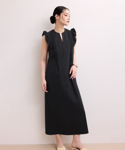 ADAM ET ROPE'(アダムエロペ)の「【WEB限定】フリルショルダーワンピース(ワンピース・レディース・ベージュ/ブラック・36/38)」の1枚目の写真