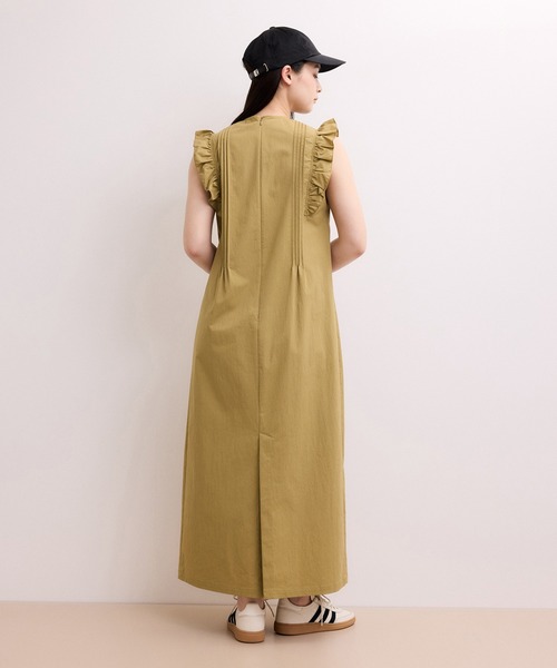 ADAM ET ROPE'(アダムエロペ)の「【WEB限定】フリルショルダーワンピース(ワンピース・レディース・ベージュ/ブラック・36/38)」の4枚目の写真