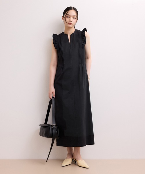 ADAM ET ROPE'(アダムエロペ)の「【WEB限定】フリルショルダーワンピース(ワンピース・レディース・ベージュ/ブラック・36/38)」の5枚目の写真