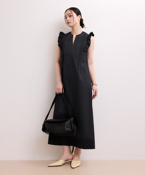 ADAM ET ROPE'(アダムエロペ)の「【WEB限定】フリルショルダーワンピース(ワンピース・レディース・ベージュ/ブラック・36/38)」の6枚目の写真