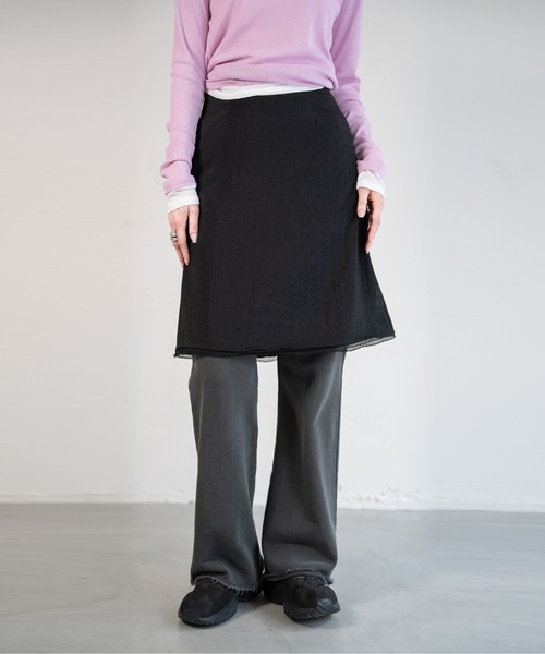 hwyl(ヒュイル)の「ミニドット柄 ミディ丈スカート(スカート・レディース・ホワイト/ブラック・SMALL/MEDIUM)」の2枚目の写真