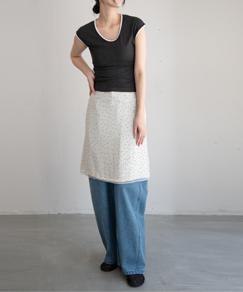 hwyl(ヒュイル)の「ミニドット柄 ミディ丈スカート(スカート・レディース・ホワイト/ブラック・SMALL/MEDIUM)」の4枚目の写真