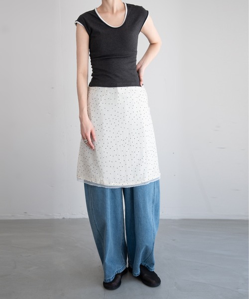 hwyl(ヒュイル)の「ミニドット柄 ミディ丈スカート(スカート・レディース・ホワイト/ブラック・SMALL/MEDIUM)」の6枚目の写真