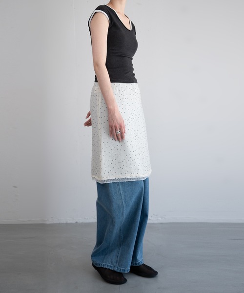 hwyl(ヒュイル)の「ミニドット柄 ミディ丈スカート(スカート・レディース・ホワイト/ブラック・SMALL/MEDIUM)」の8枚目の写真