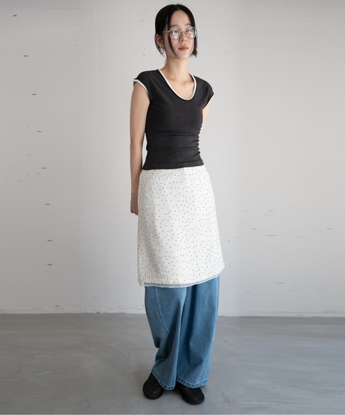 hwyl(ヒュイル)の「ミニドット柄 ミディ丈スカート(スカート・レディース・ホワイト/ブラック・SMALL/MEDIUM)」の3枚目の写真