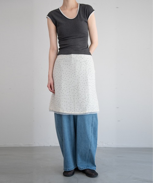 hwyl(ヒュイル)の「ミニドット柄 ミディ丈スカート(スカート・レディース・ホワイト/ブラック・SMALL/MEDIUM)」の5枚目の写真