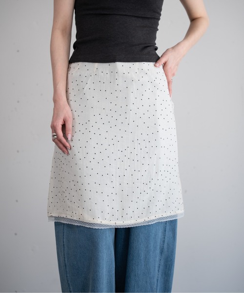 hwyl(ヒュイル)の「ミニドット柄 ミディ丈スカート(スカート・レディース・ホワイト/ブラック・SMALL/MEDIUM)」の11枚目の写真