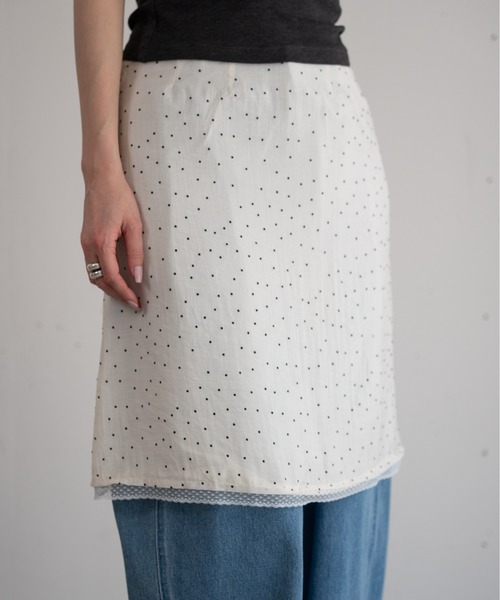 hwyl(ヒュイル)の「ミニドット柄 ミディ丈スカート(スカート・レディース・ホワイト/ブラック・SMALL/MEDIUM)」の12枚目の写真