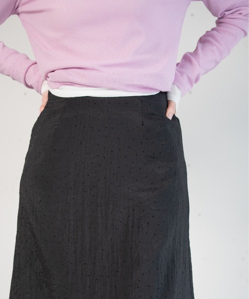 hwyl(ヒュイル)の「ミニドット柄 ミディ丈スカート(スカート・レディース・ホワイト/ブラック・SMALL/MEDIUM)」の19枚目の写真