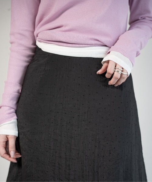 hwyl(ヒュイル)の「ミニドット柄 ミディ丈スカート(スカート・レディース・ホワイト/ブラック・SMALL/MEDIUM)」の20枚目の写真