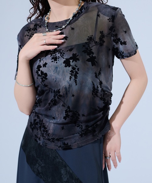 Ellno de Mavie(エルノデメヴィ)の「オパールベロアシアートップス/肩パッド付き(Tシャツ/カットソー・レディース・ブラック系その他/ブルー系その他・FREE)」の1枚目の写真