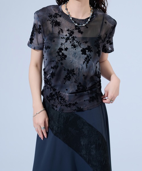 Ellno de Mavie(エルノデメヴィ)の「オパールベロアシアートップス/肩パッド付き(Tシャツ/カットソー・レディース・ブラック系その他/ブルー系その他・FREE)」の7枚目の写真