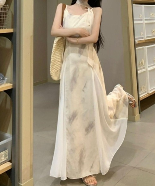 AMAJI（アマジ）の「水墨柄 キャミソールワンピース（ワンピース・レディース・ベージュ・SMALL/MEDIUM/LARGE/X-LARGE）」の2枚目の写真