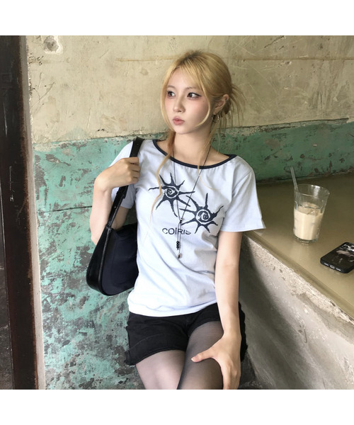 COIRIS(コイリス)の「ソルナワンショルダーカラー配色半袖Tシャツ(13カラー)(Tシャツ/カットソー・レディース・チャコール/イエロー/ブラック/スカイブルー/ブラウン/ライトグレー/グリーン/レッド/ブルー/バーガンディー/ホワイト/カーキ/チャコールグレー/ブラック系・FREE)」の10枚目の写真