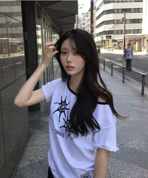COIRIS(コイリス)の「ソルナワンショルダーカラー配色半袖Tシャツ(13カラー)(Tシャツ/カットソー・レディース・チャコール/イエロー/ブラック/スカイブルー/ブラウン/ライトグレー/グリーン/レッド/ブルー/バーガンディー/ホワイト/カーキ/チャコールグレー/ブラック系・FREE)」の16枚目の写真