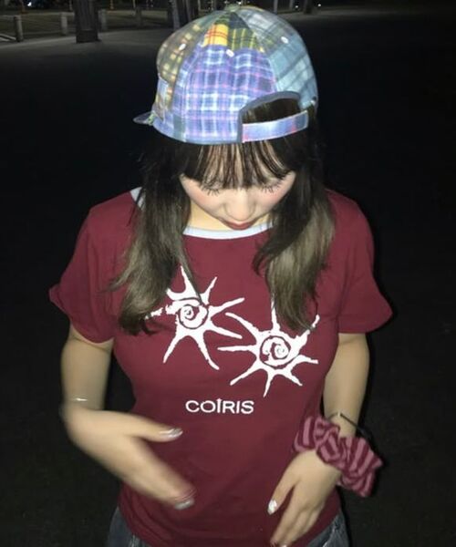 COIRIS(コイリス)の「ソルナワンショルダーカラー配色半袖Tシャツ(13カラー)(Tシャツ/カットソー・レディース・チャコール/イエロー/ブラック/スカイブルー/ブラウン/ライトグレー/グリーン/レッド/ブルー/バーガンディー/ホワイト/カーキ/チャコールグレー/ブラック系・FREE)」の19枚目の写真